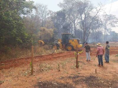 Imagem da notícia Prefeitura agradece união de esforços da comunidade e empresas que ajudaram a controlar incêndio em Chapadão do Sul